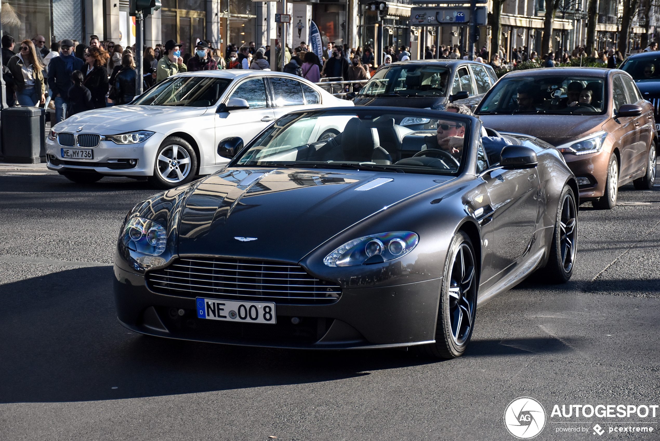 Aston Martin V8 Vantage Roadster 2012