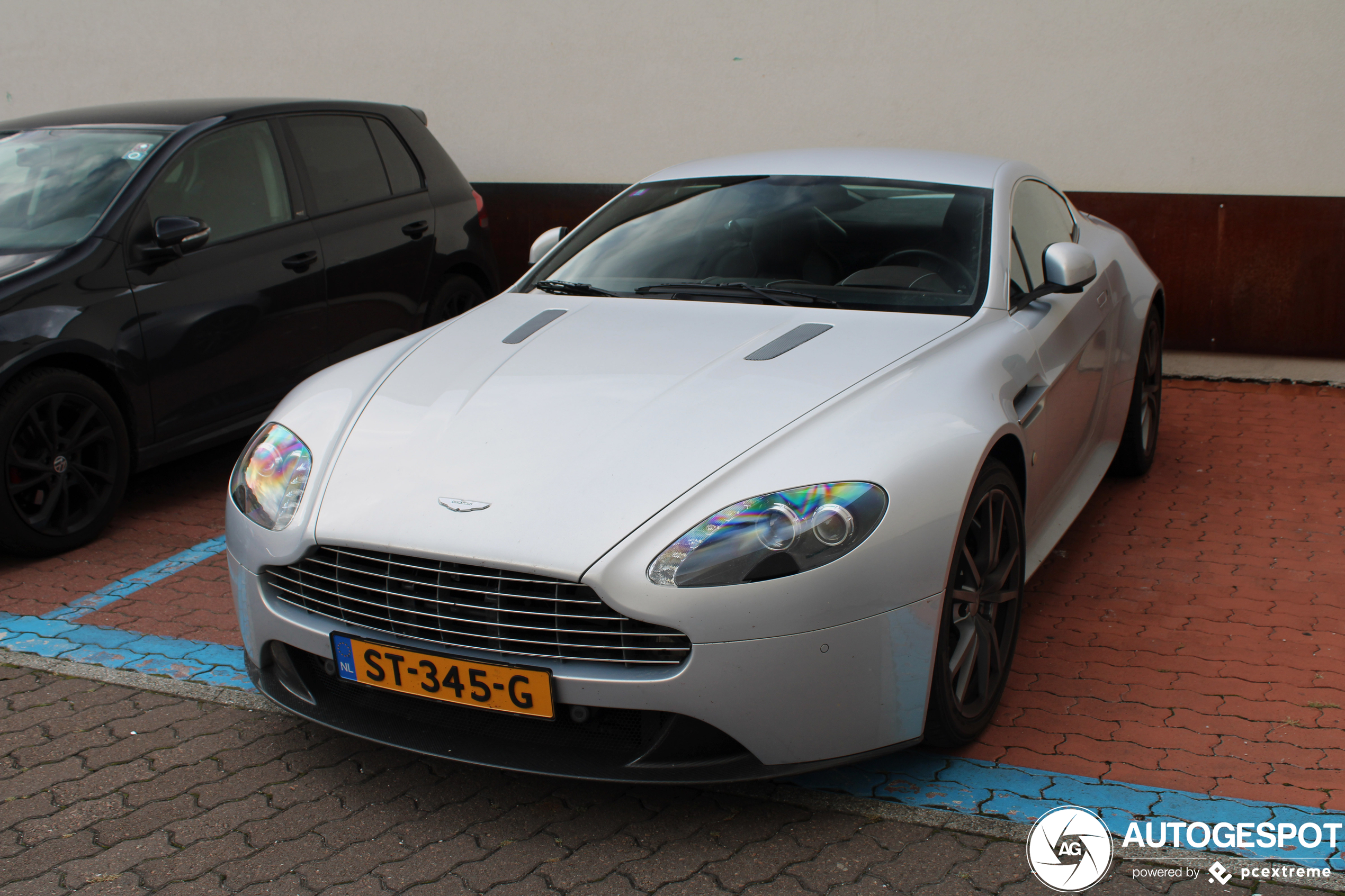 Aston Martin V8 Vantage S