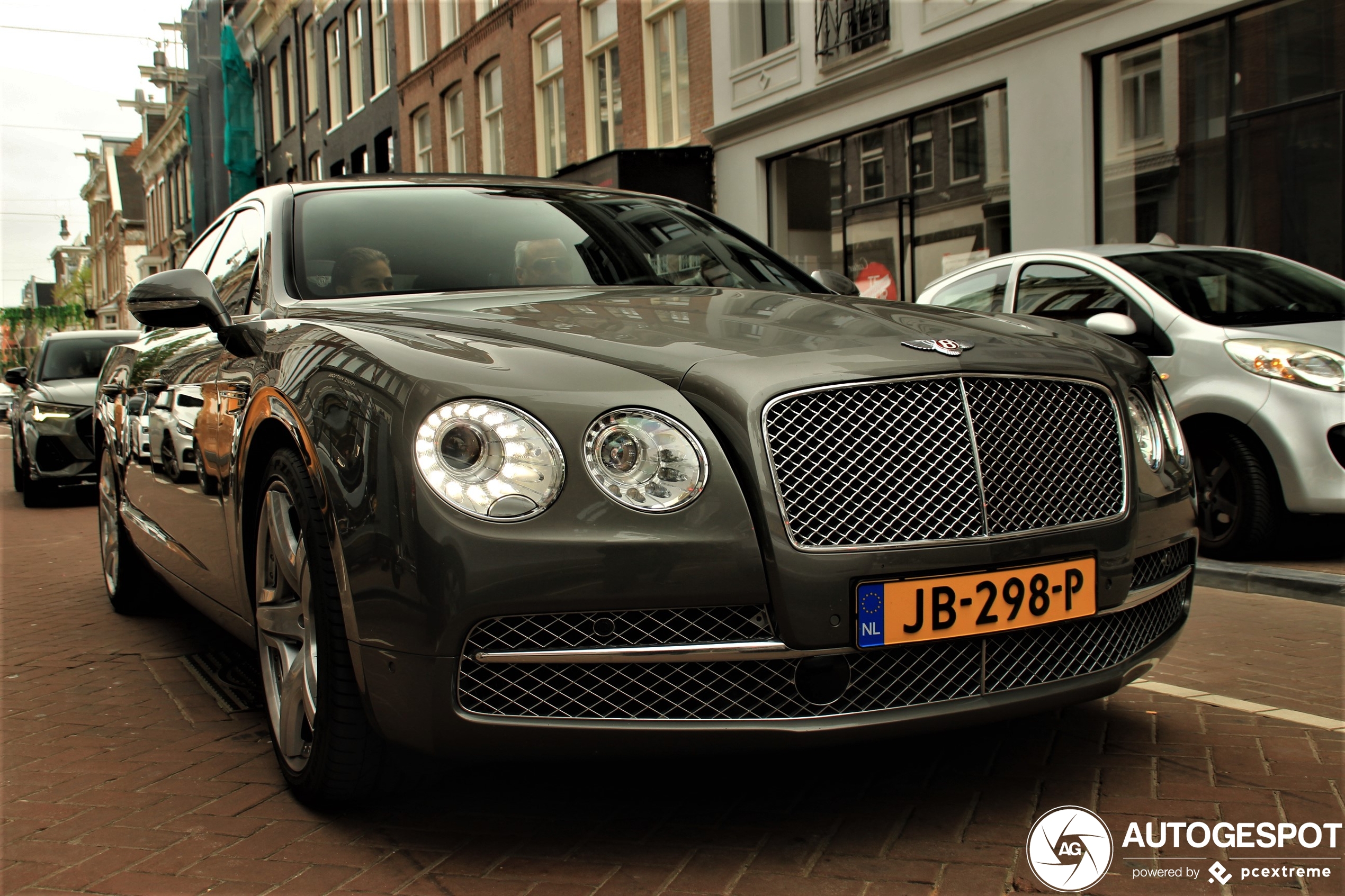 Bentley Flying Spur V8