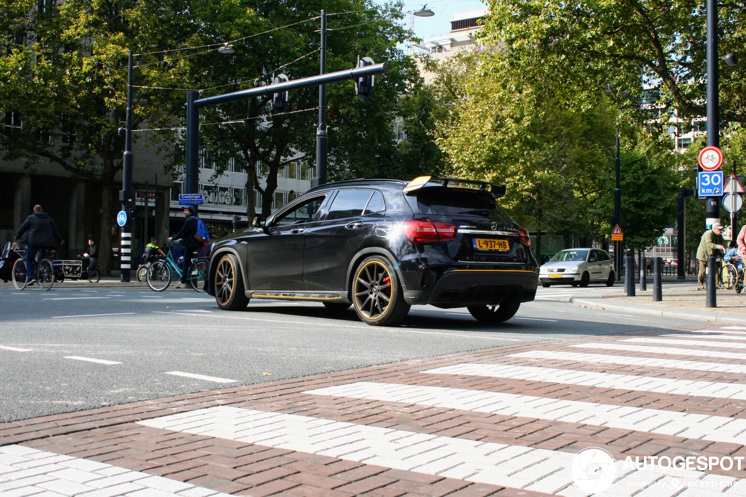 Mercedes-AMG GLA 45 X156 Yellow Night Edition