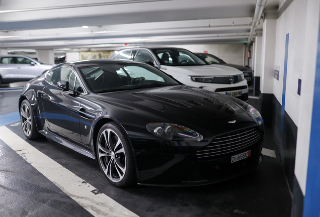 Aston Martin V12 Vantage