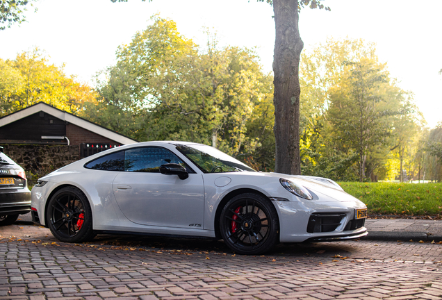 Porsche 992 Carrera 4 GTS