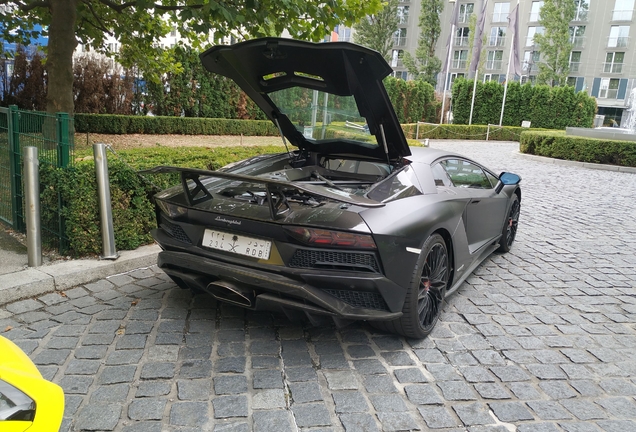 Lamborghini Aventador S LP740-4 DMC