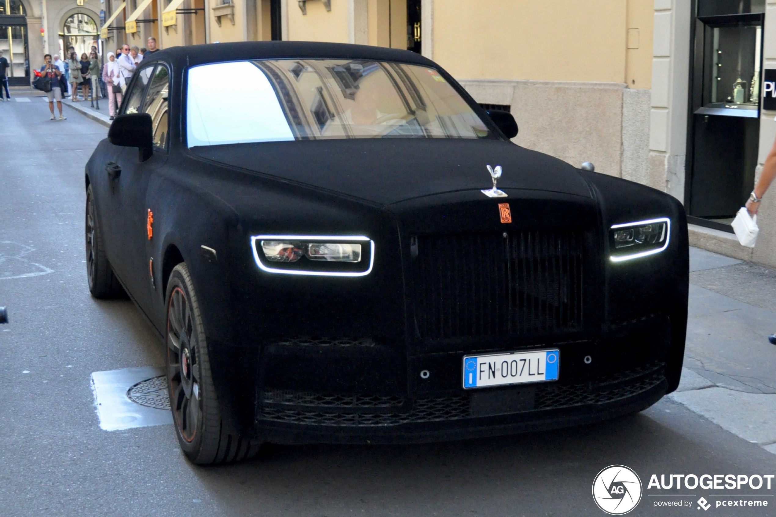 Rolls-Royce Phantom knapt niet op van velvet wrap