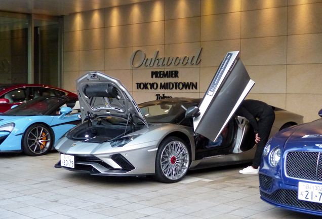 Lamborghini Aventador S LP740-4 Roadster