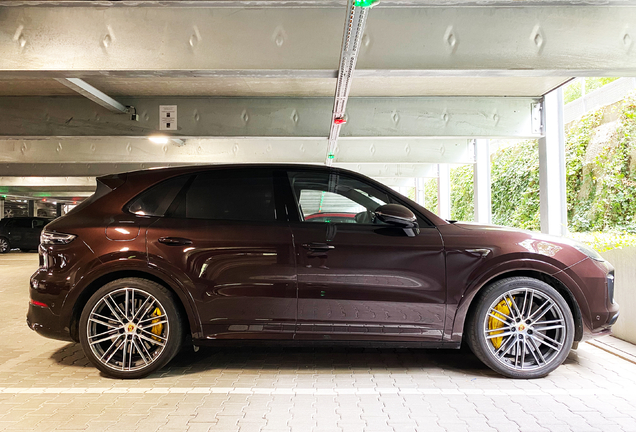 Porsche 9YA Cayenne GTS