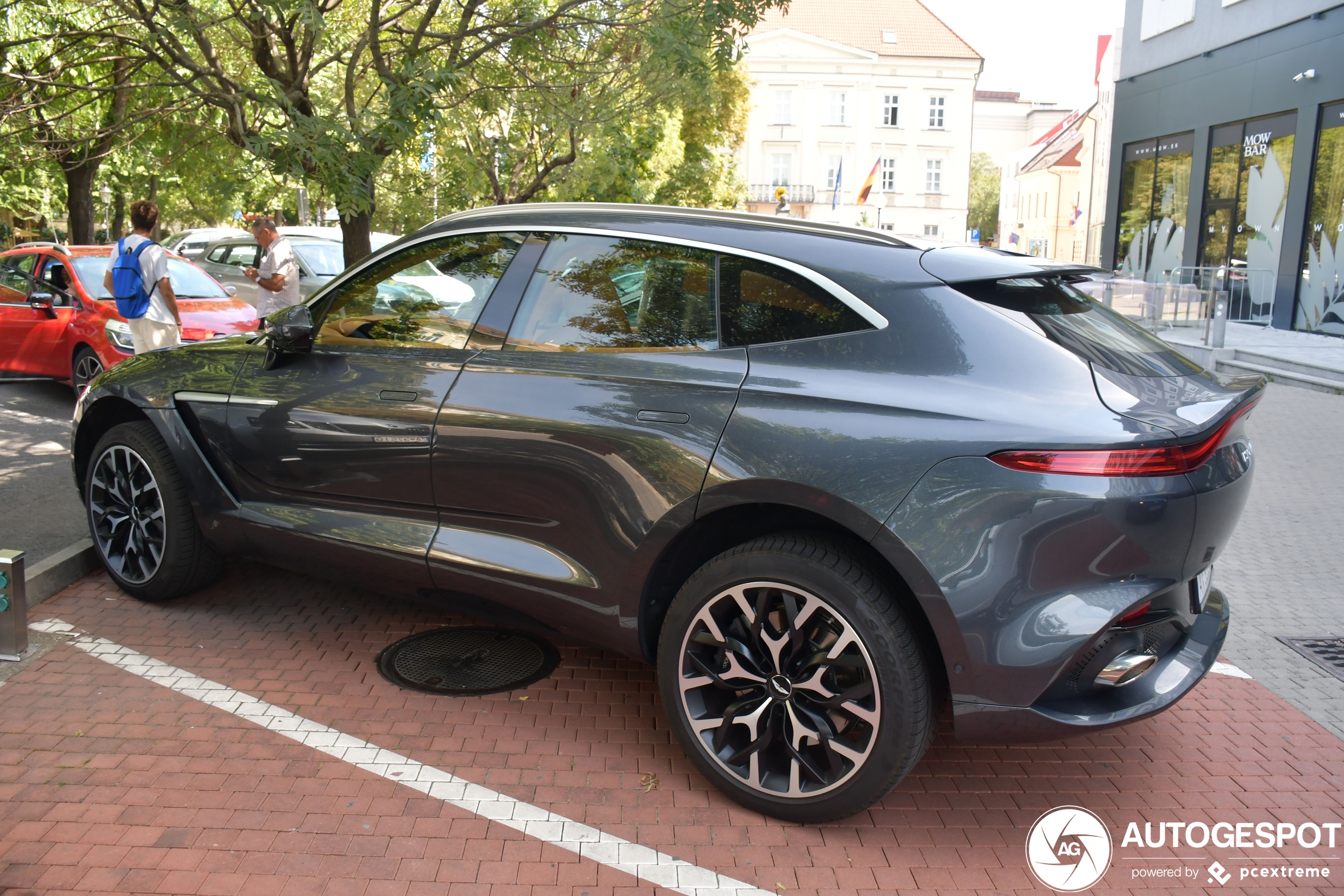 Aston Martin DBX