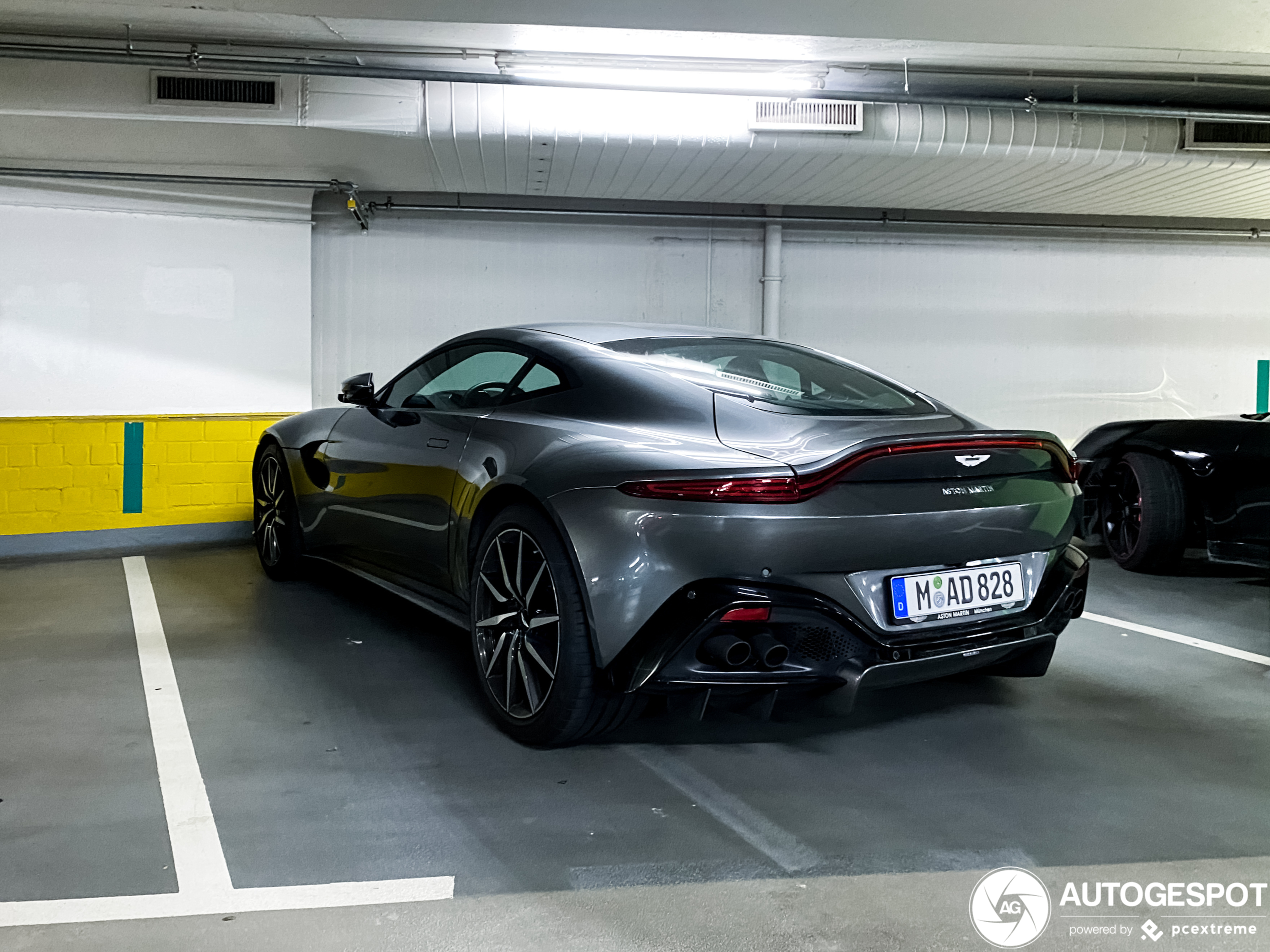 Aston Martin V8 Vantage 2018