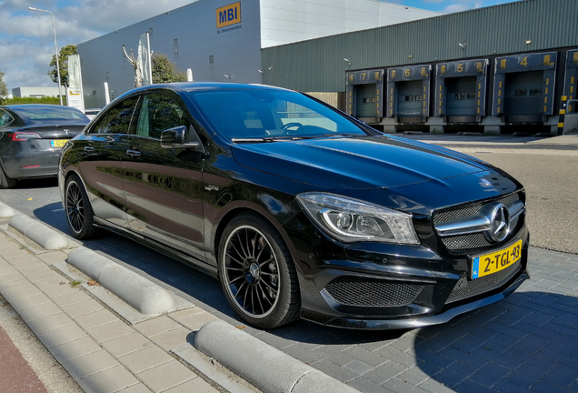 Mercedes-Benz CLA 45 AMG C117