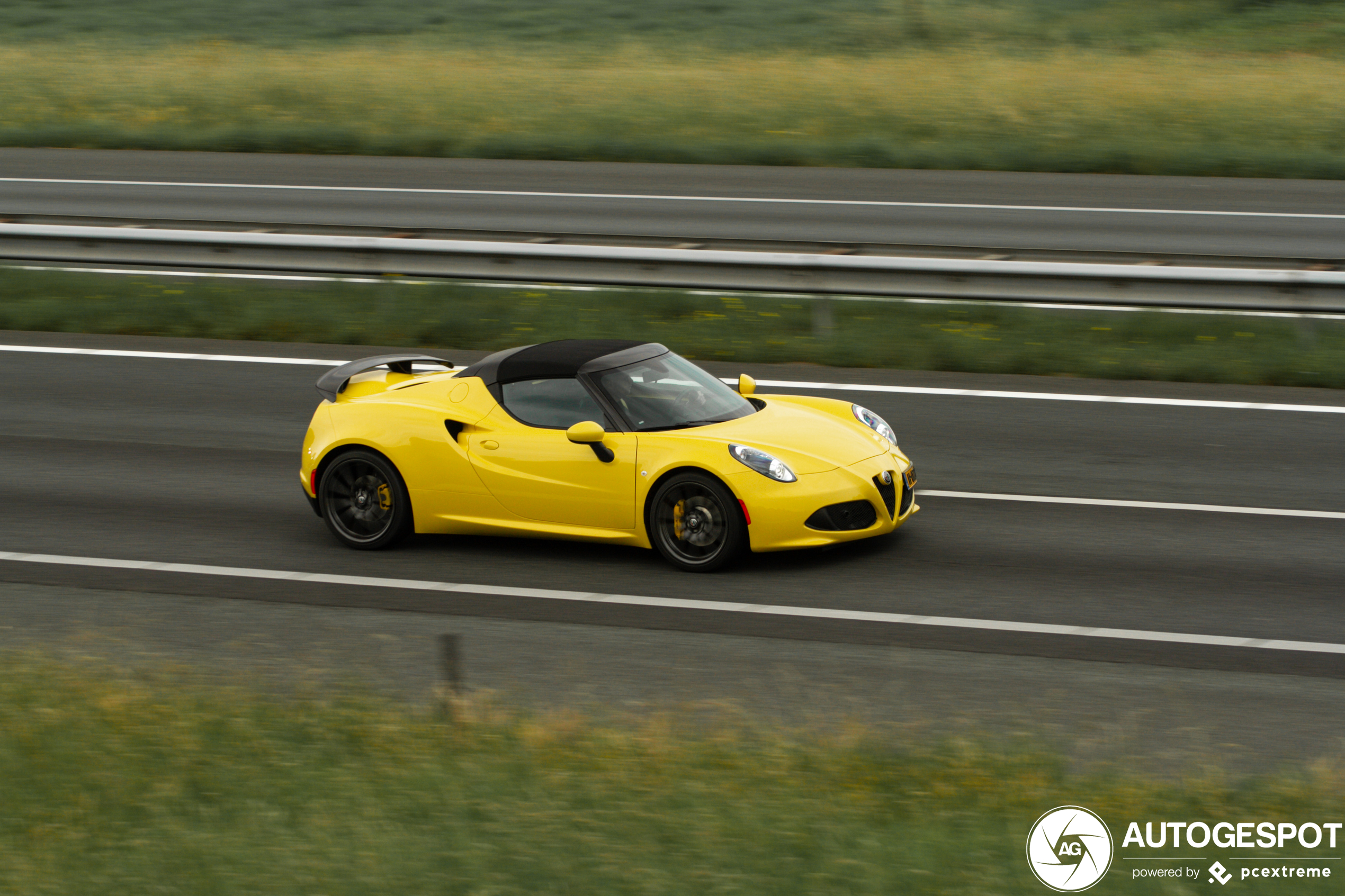 Alfa Romeo 4C Spider Pogea Racing