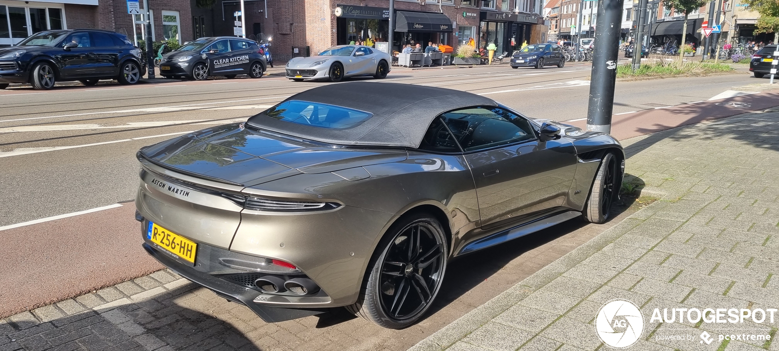 Aston Martin DBS Superleggera Volante