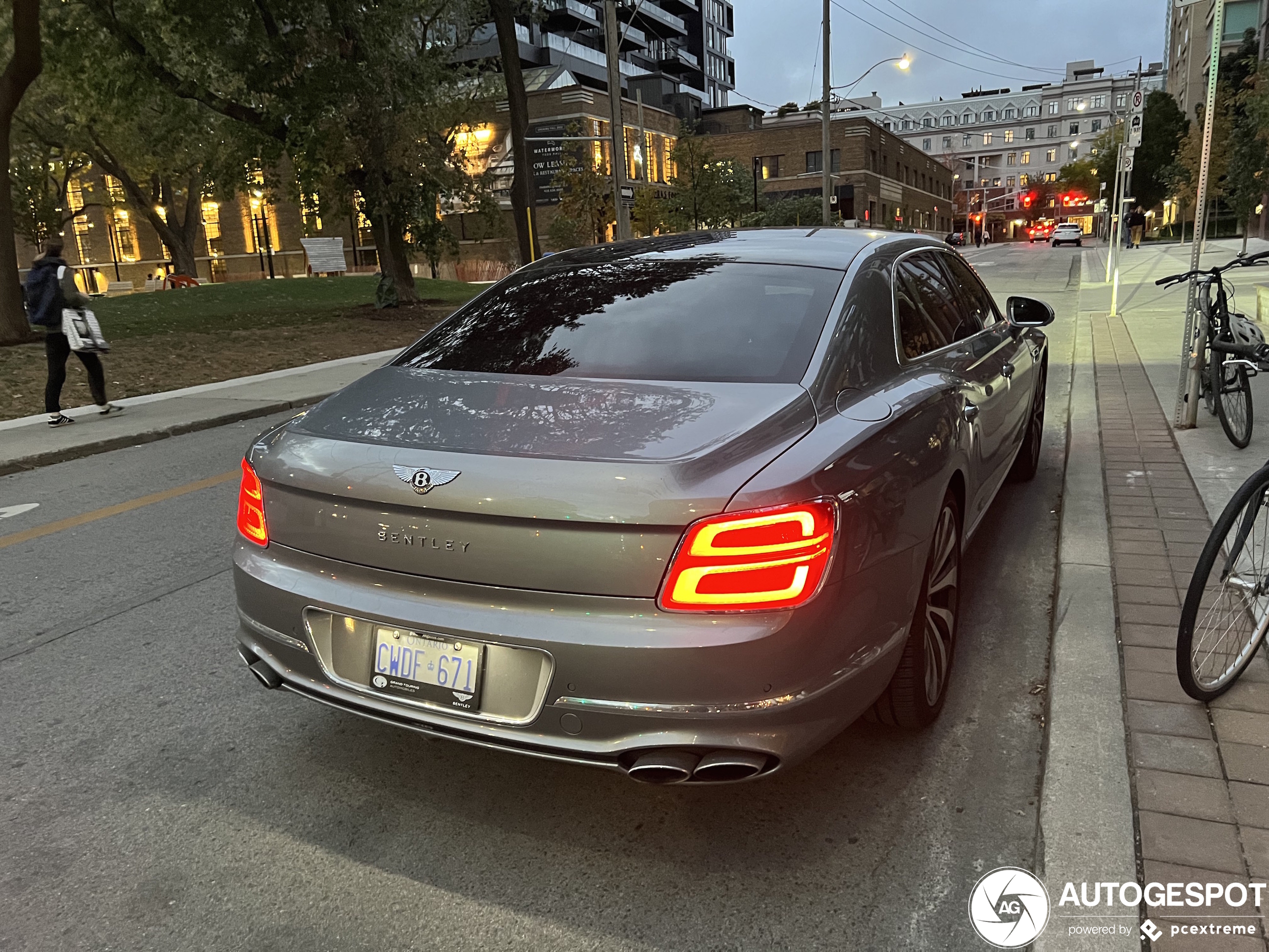 Bentley Flying Spur Hybrid