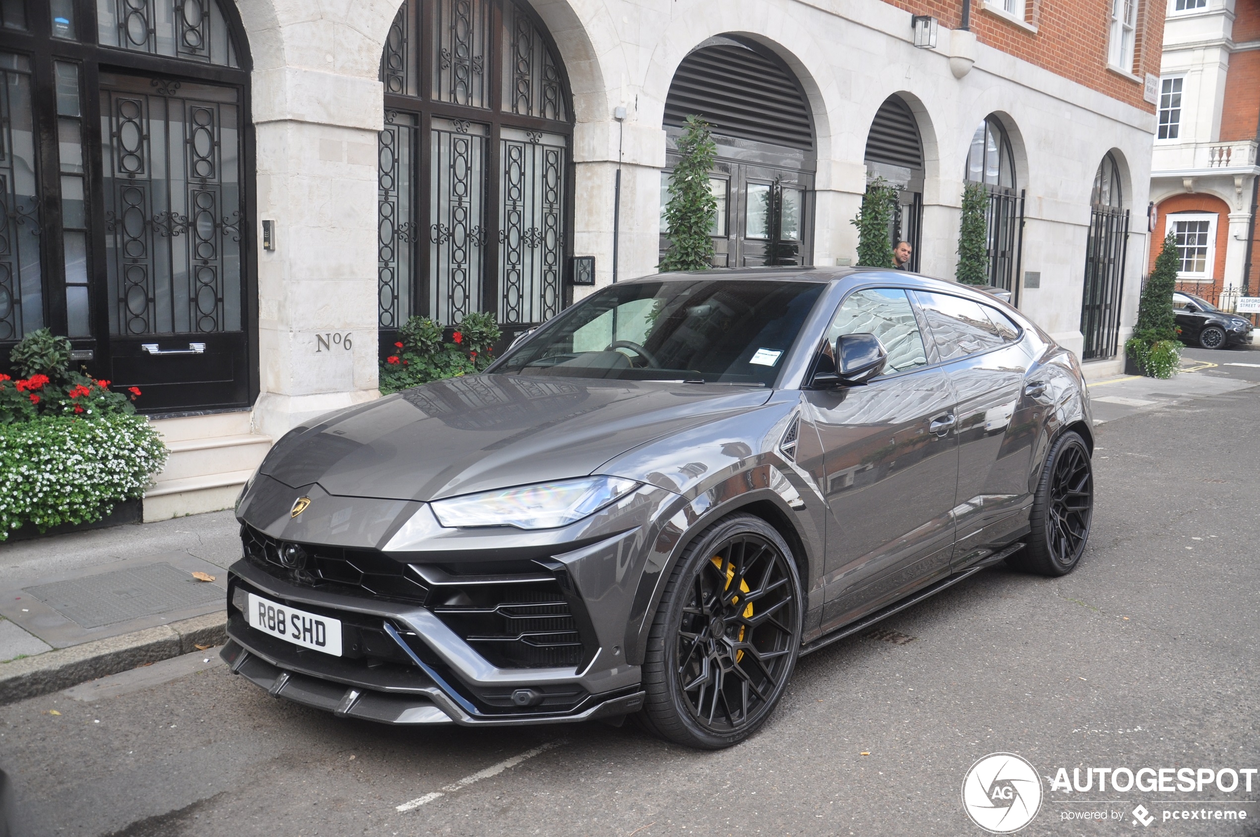 Lamborghini Urus Nero Design