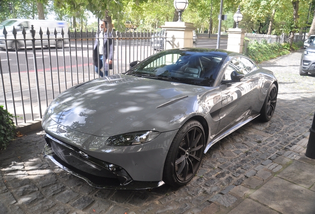 Aston Martin V8 Vantage 2018