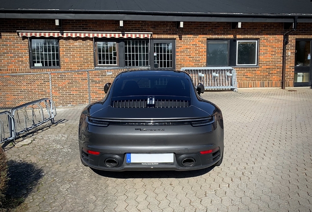 Porsche 992 Carrera 4S