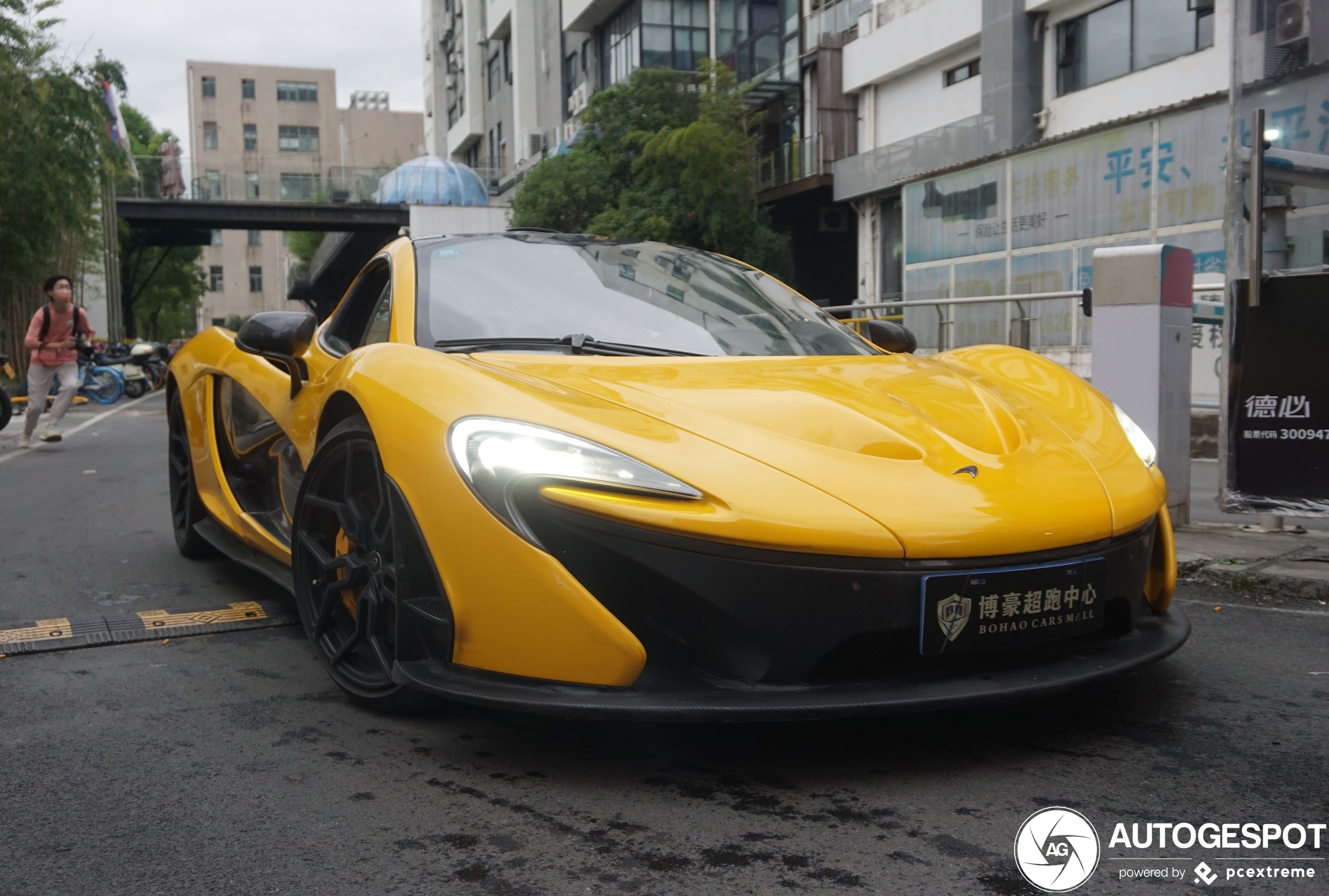 McLaren P1