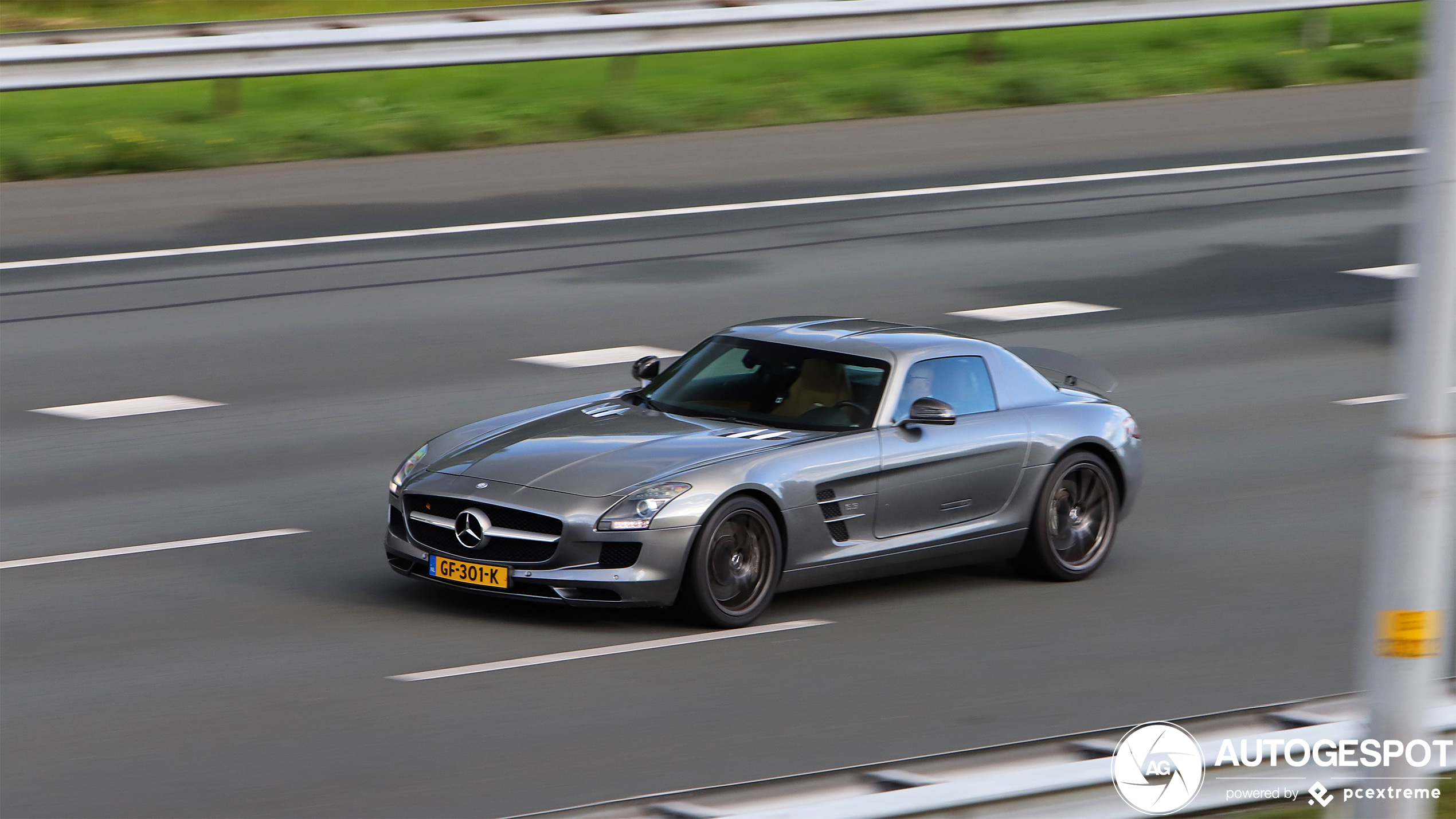 Mercedes-Benz SLS AMG