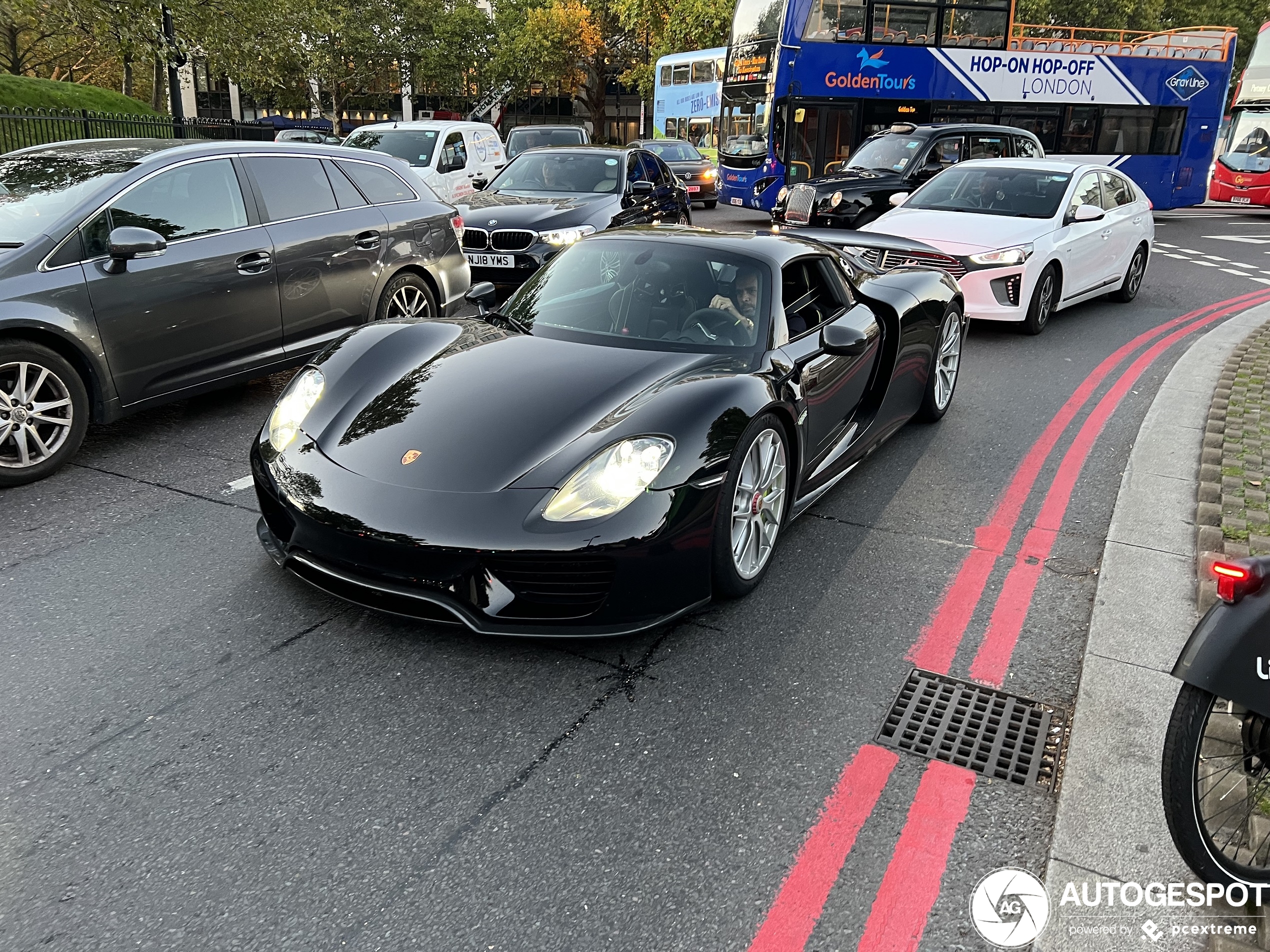 Porsche 918 Spyder Weissach Package