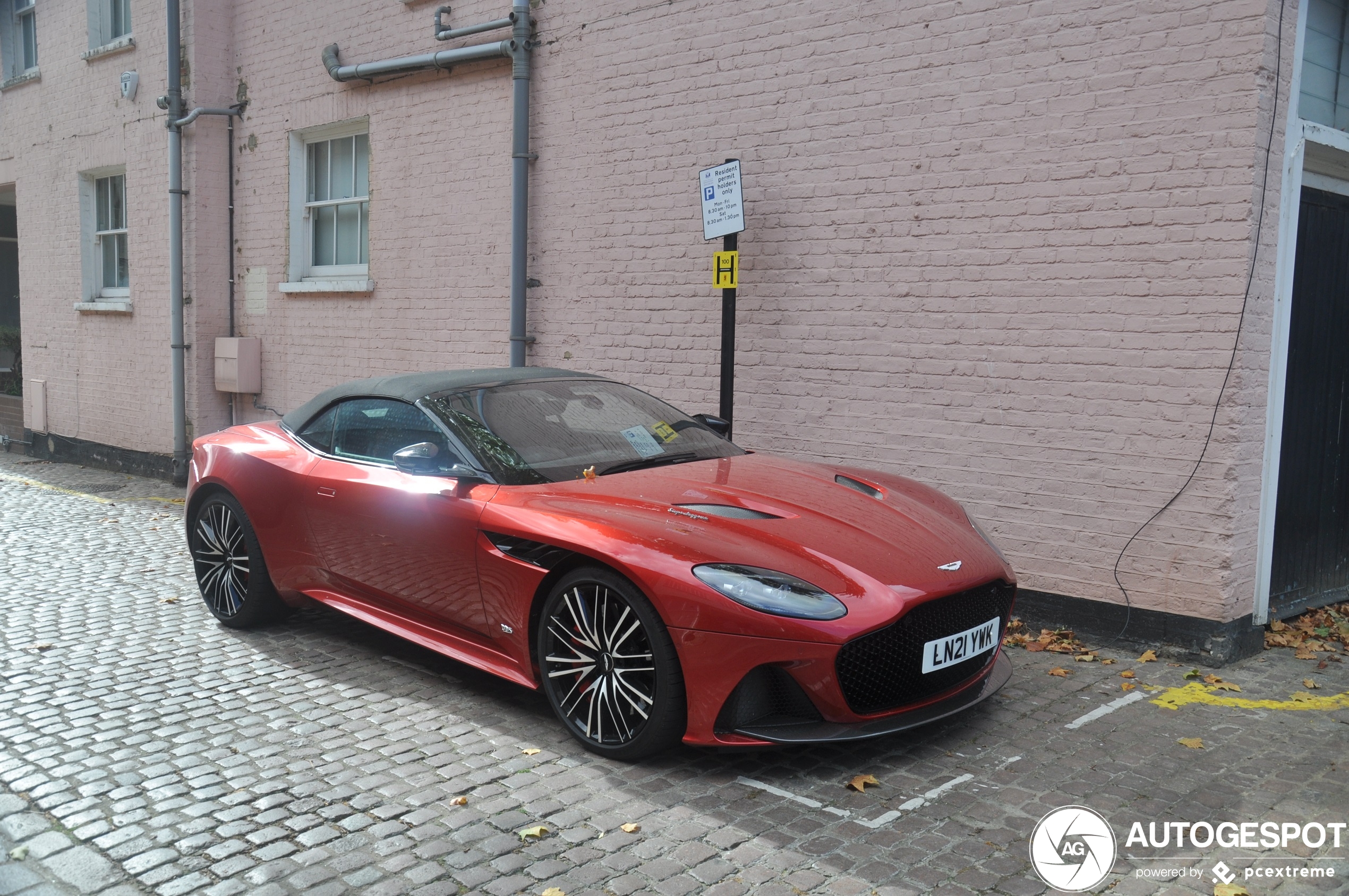 Aston Martin DBS Superleggera Volante