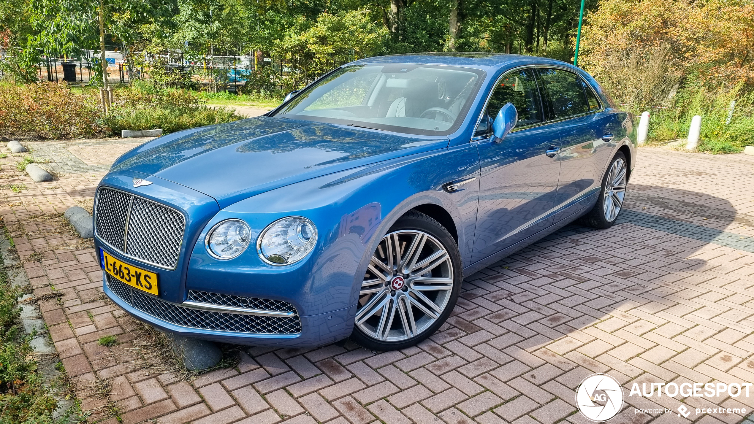 Bentley Flying Spur V8