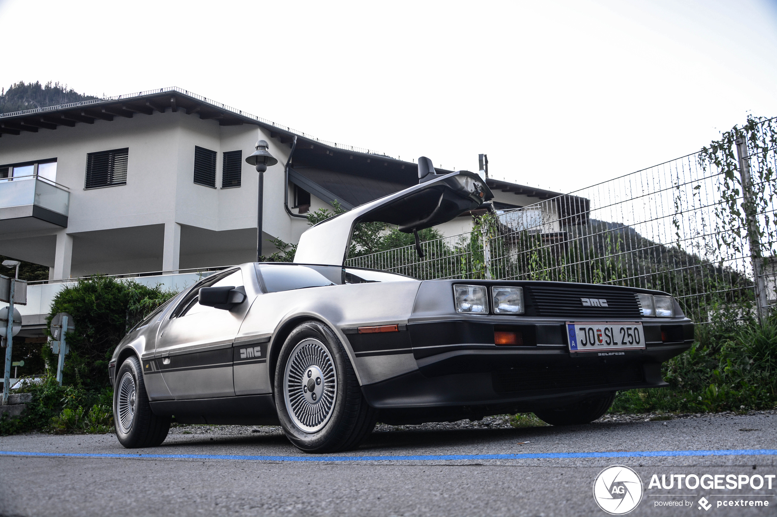 DeLorean DMC-12