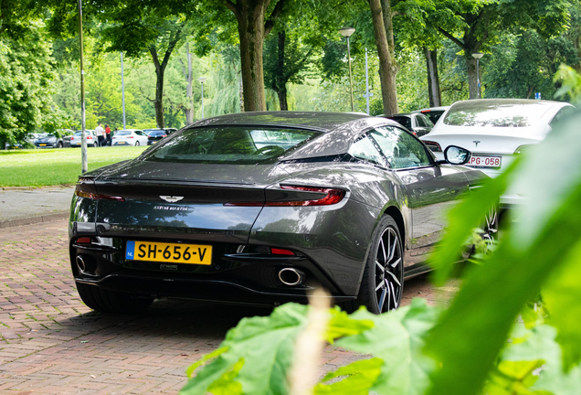 Aston Martin DB11 V8