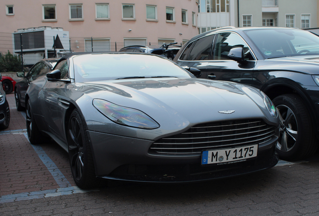 Aston Martin DB11 V8 Volante