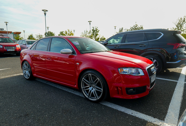 Audi RS4 Sedan