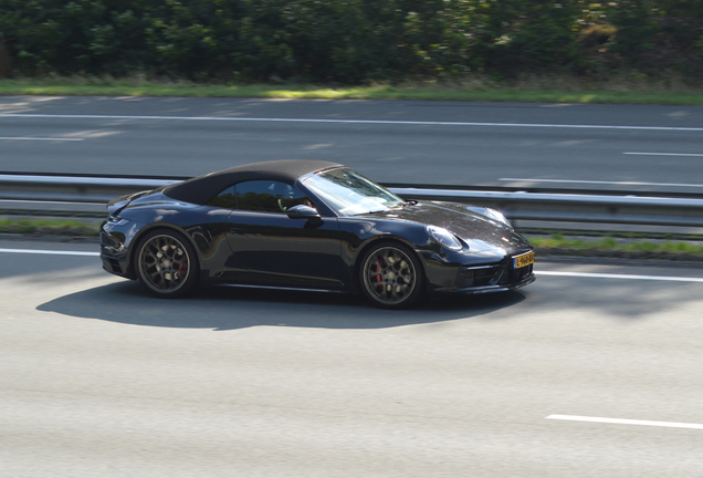 Porsche 992 Carrera 4S Cabriolet