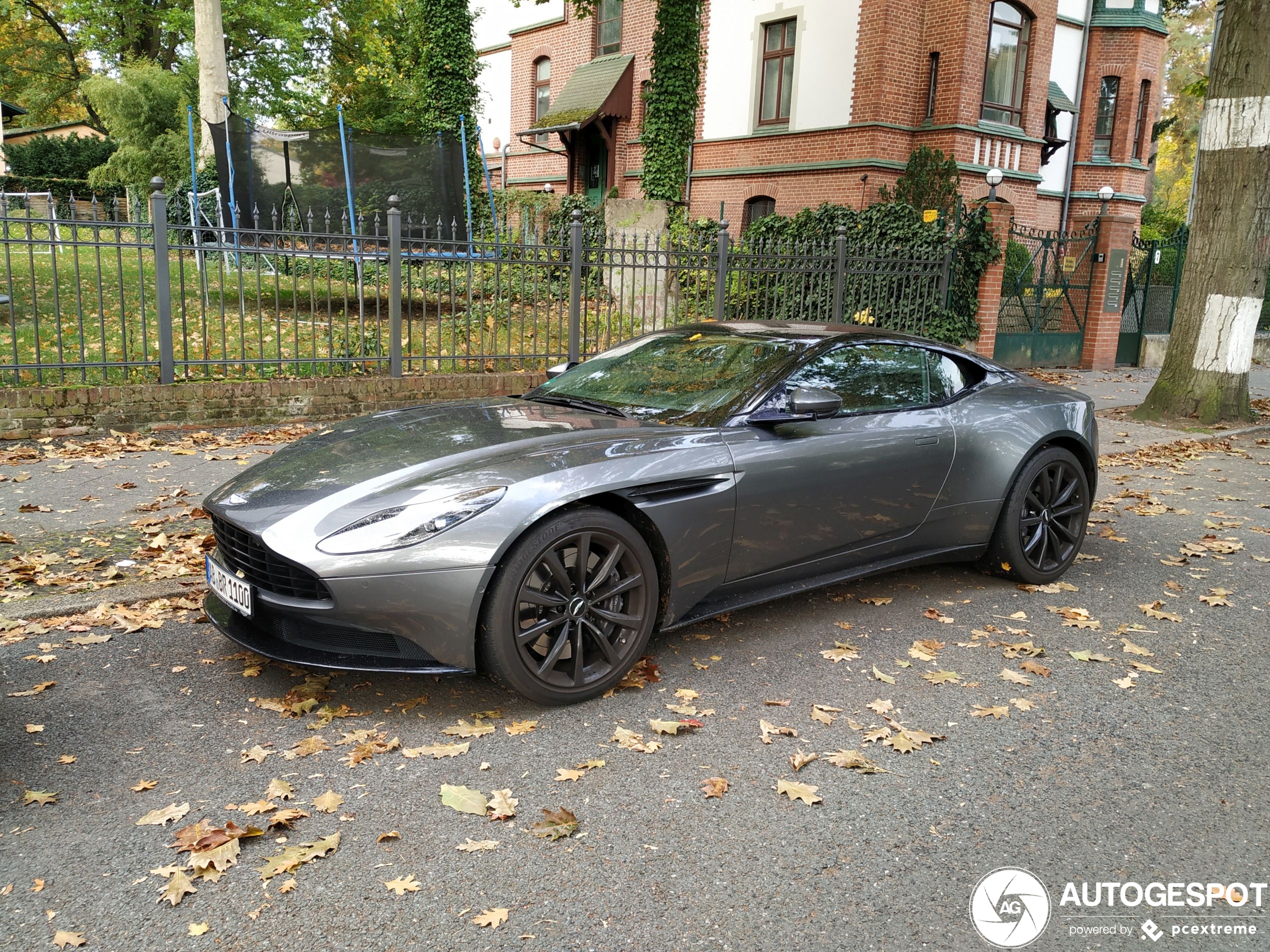 Aston Martin DB11 V8