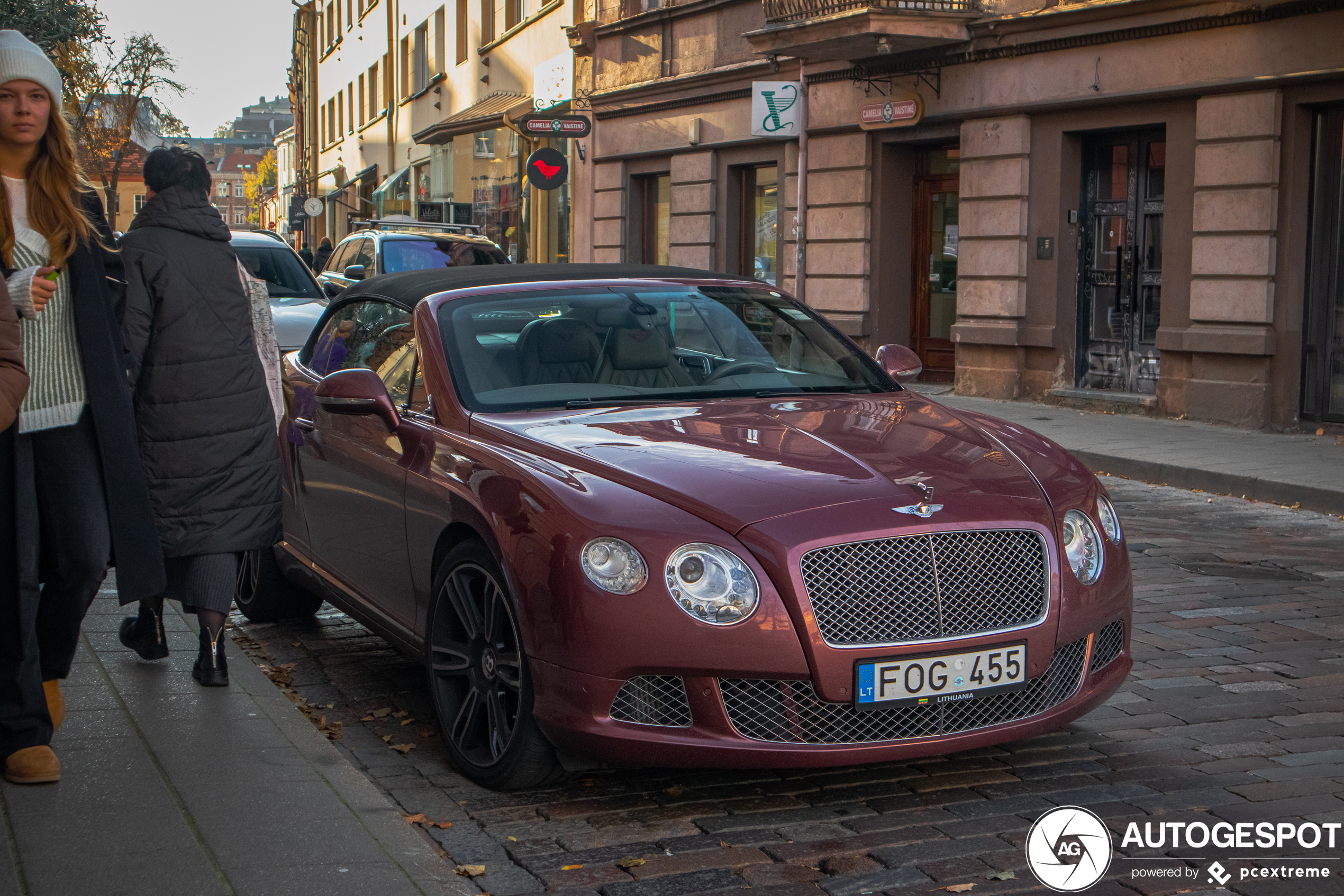 Bentley Continental GTC 2012