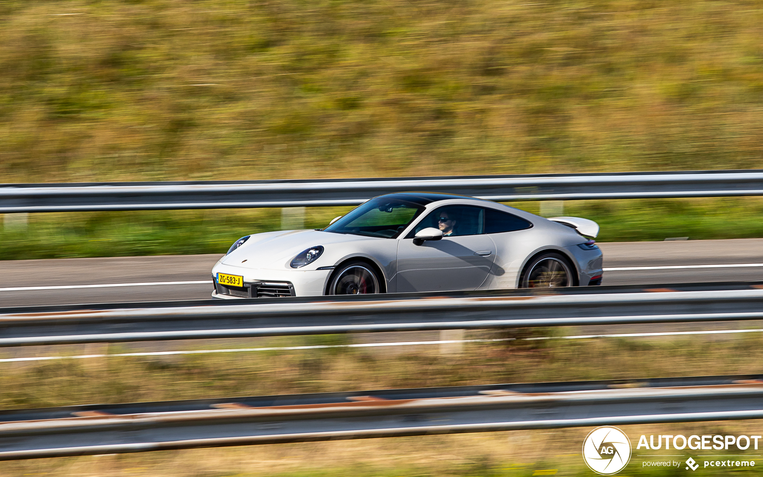 Porsche 992 Carrera 4S