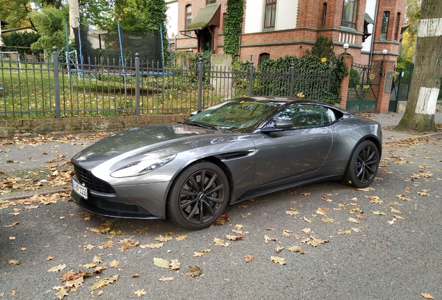 Aston Martin DB11 V8