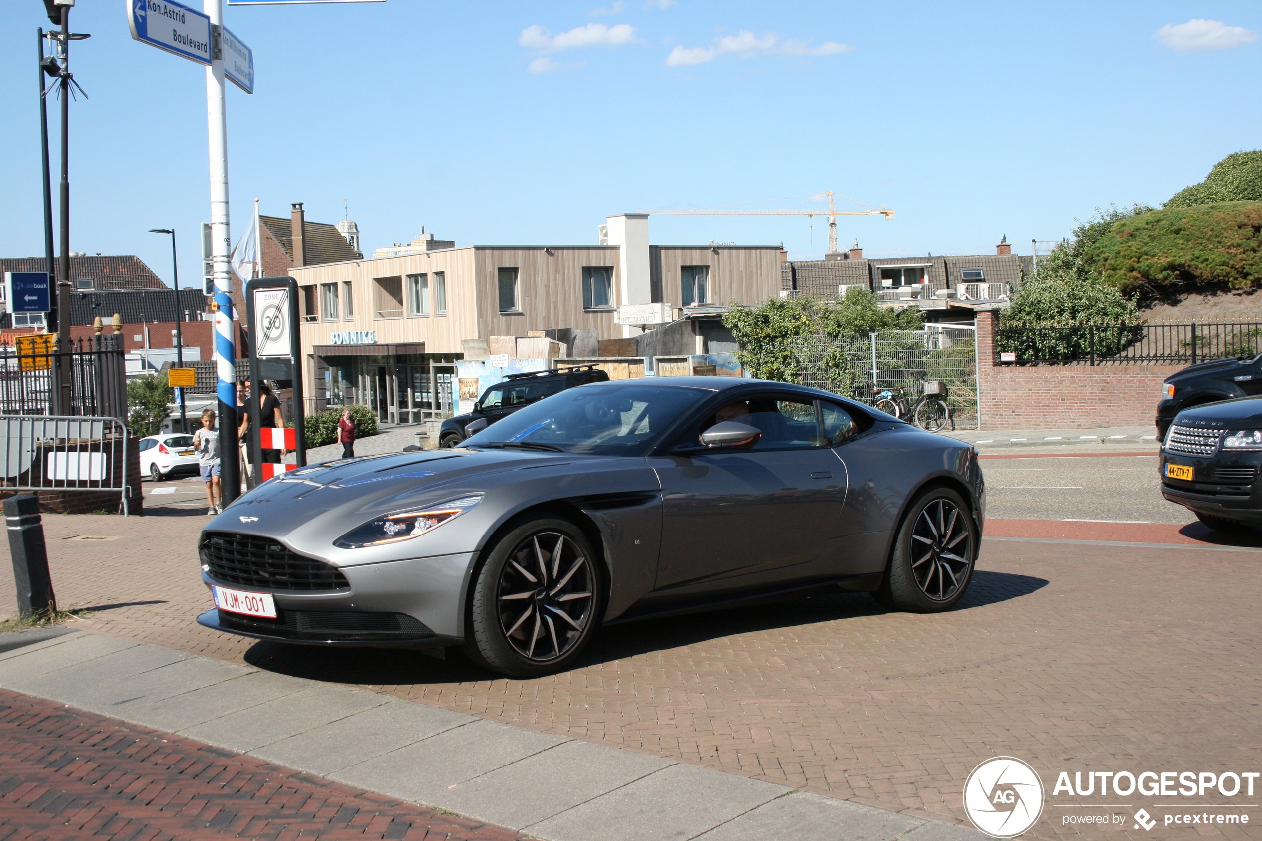 Aston Martin DB11