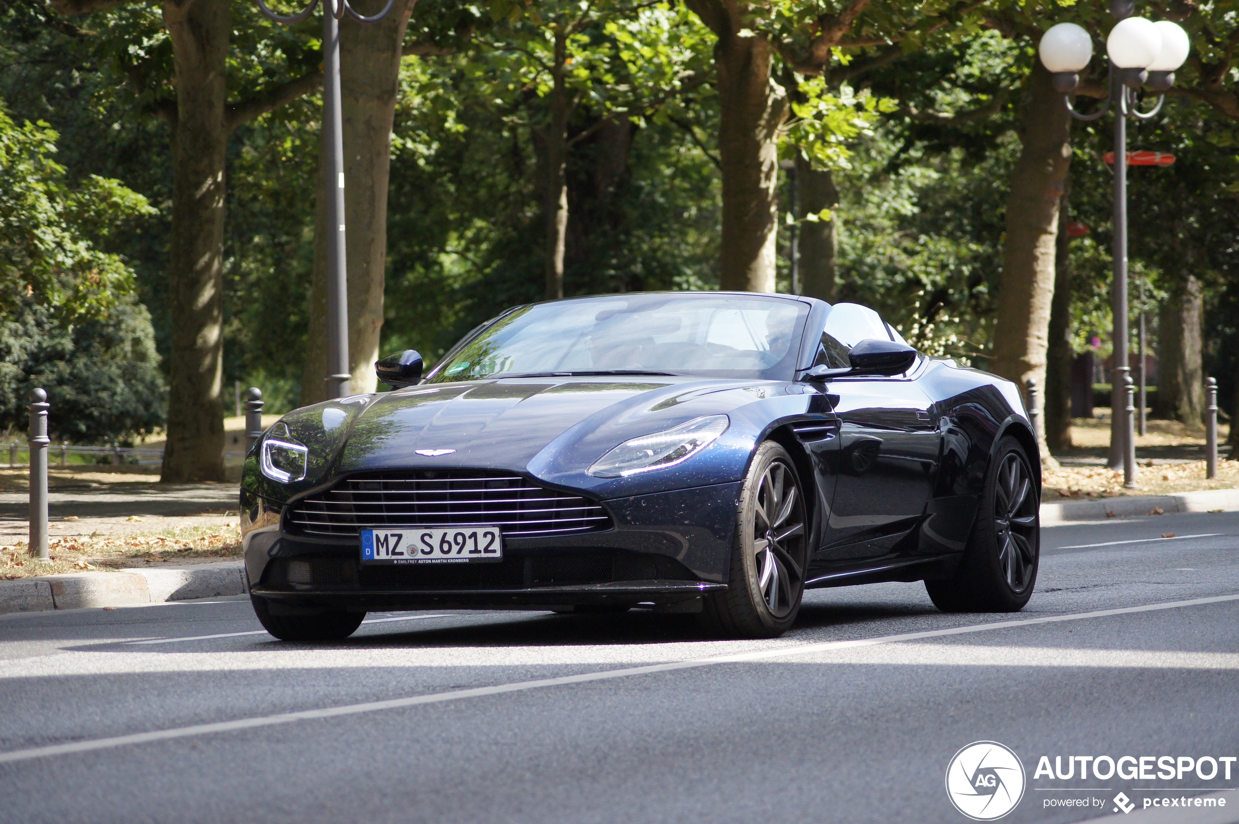 Aston Martin DB11 V8 Volante