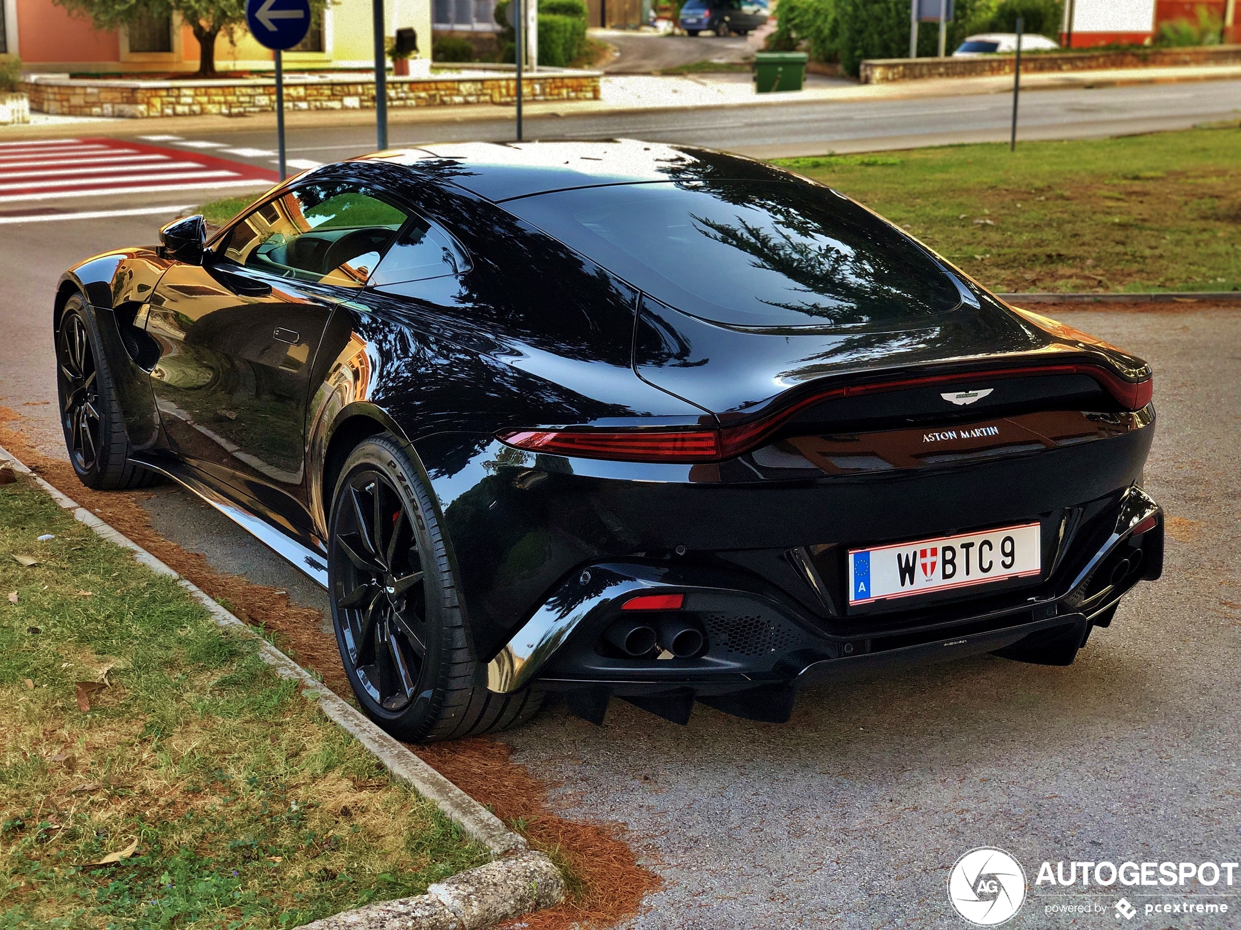 Aston Martin V8 Vantage 2018