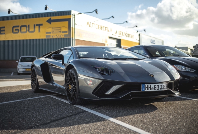 Lamborghini Aventador S LP740-4