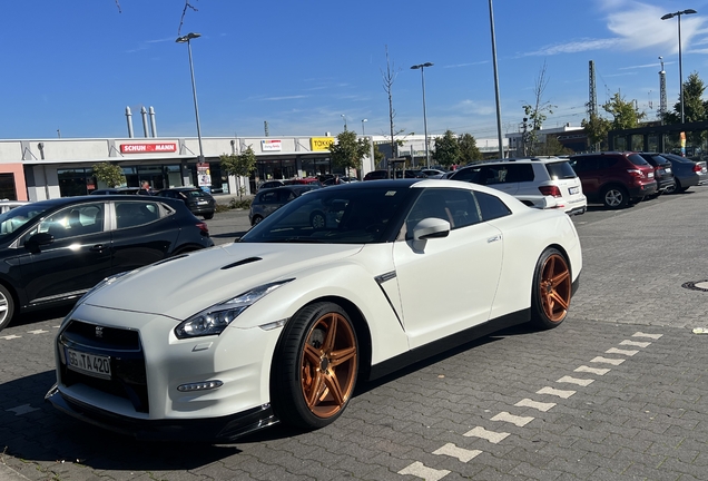 Nissan GT-R 2011