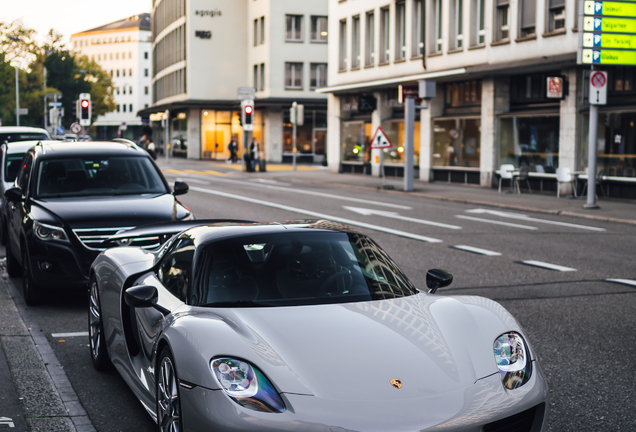 Porsche 918 Spyder Weissach Package