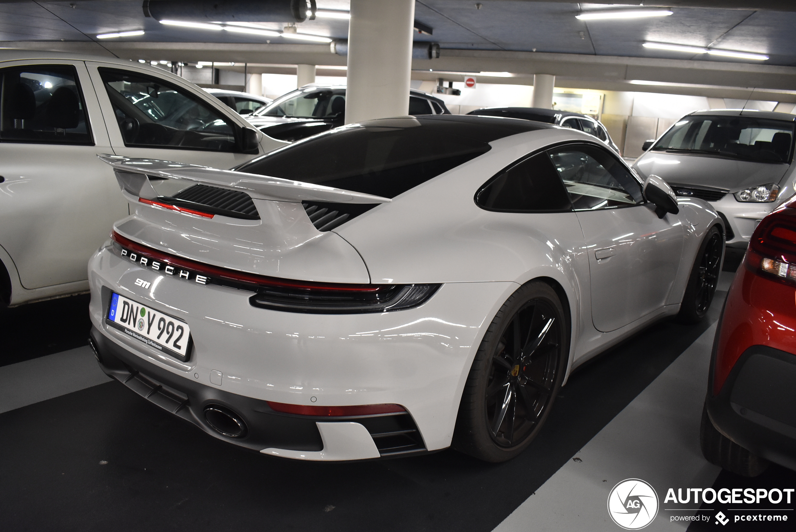 Porsche 992 Carrera 4S