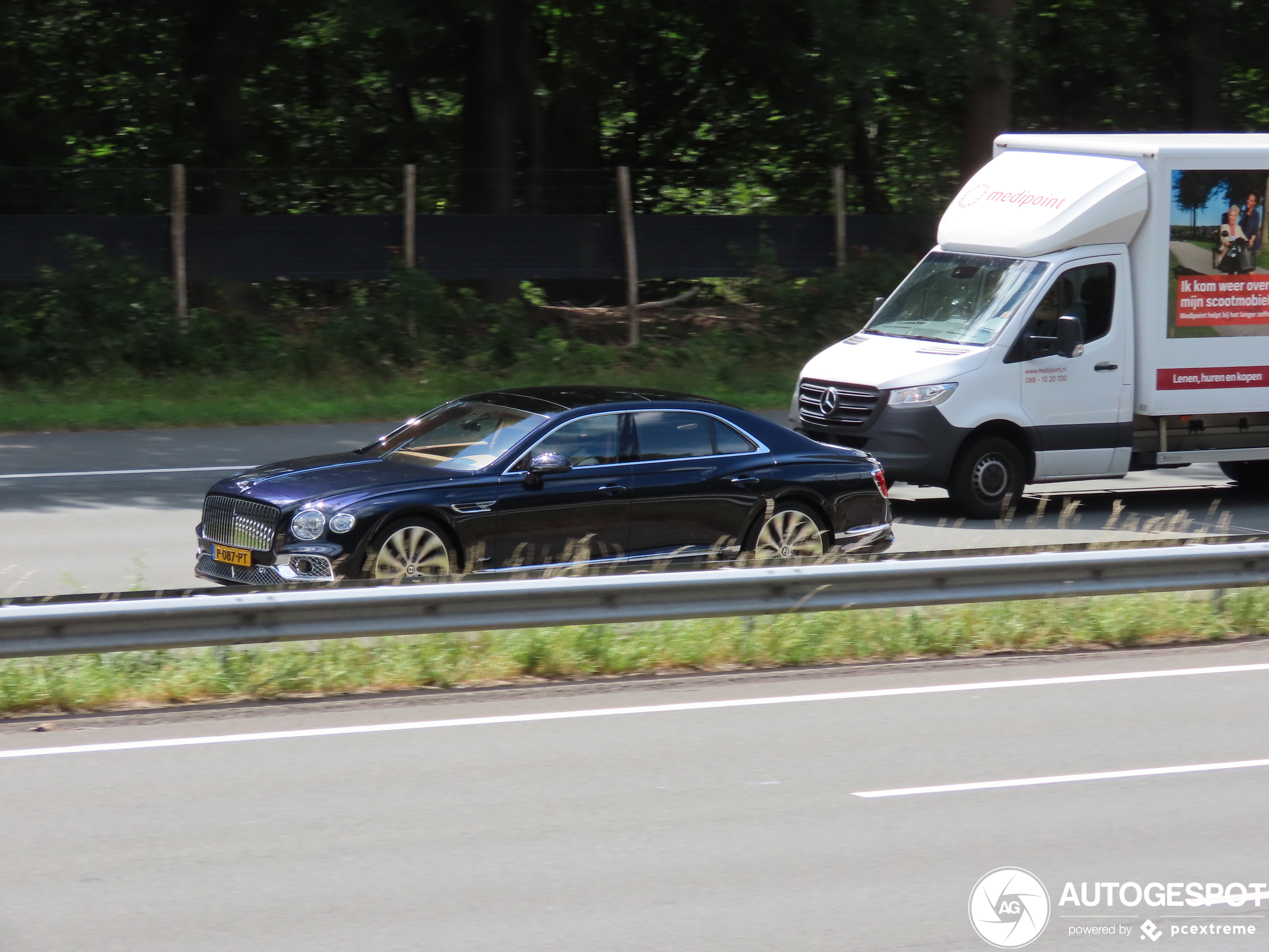 Bentley Flying Spur Hybrid