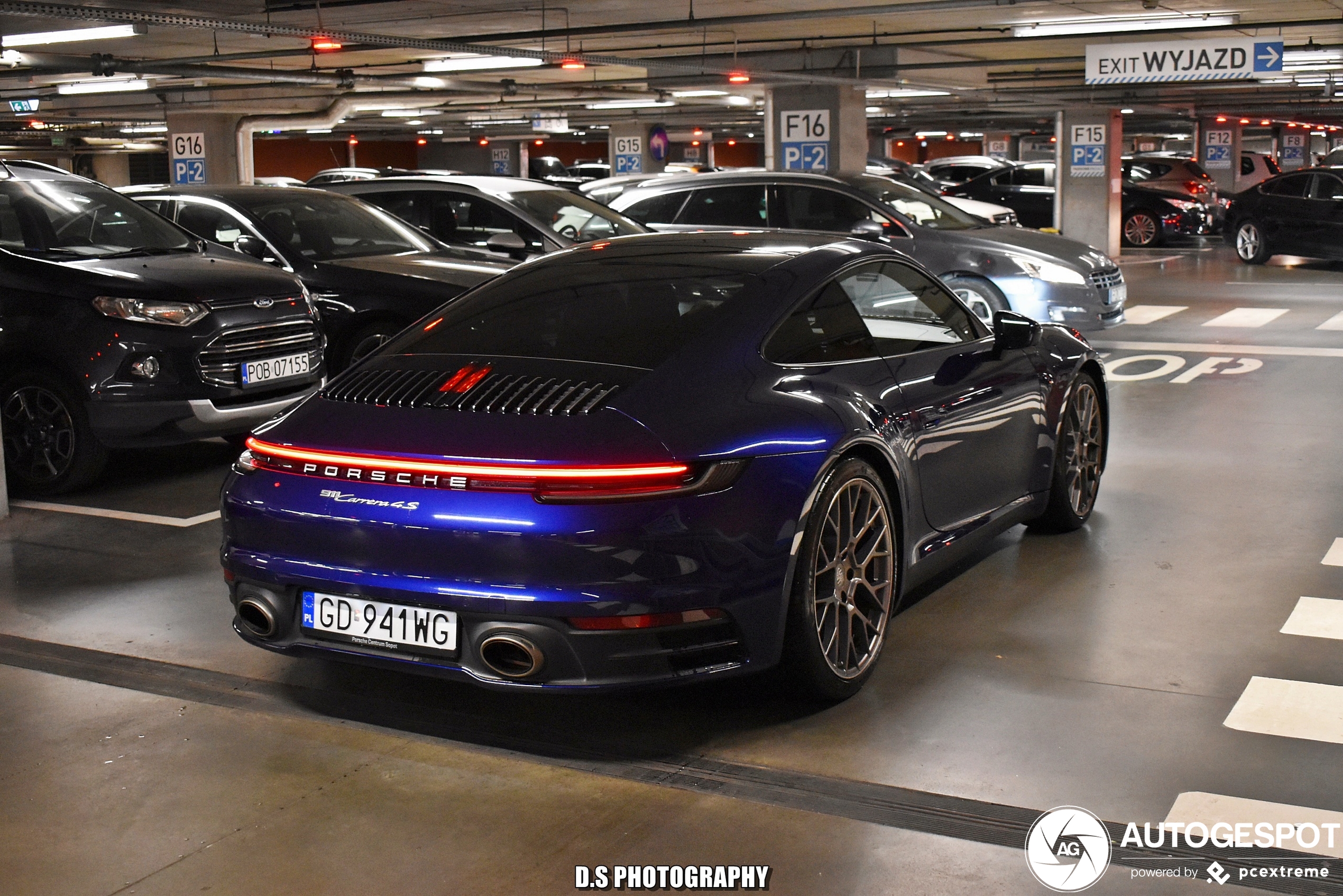 Porsche 992 Carrera 4S