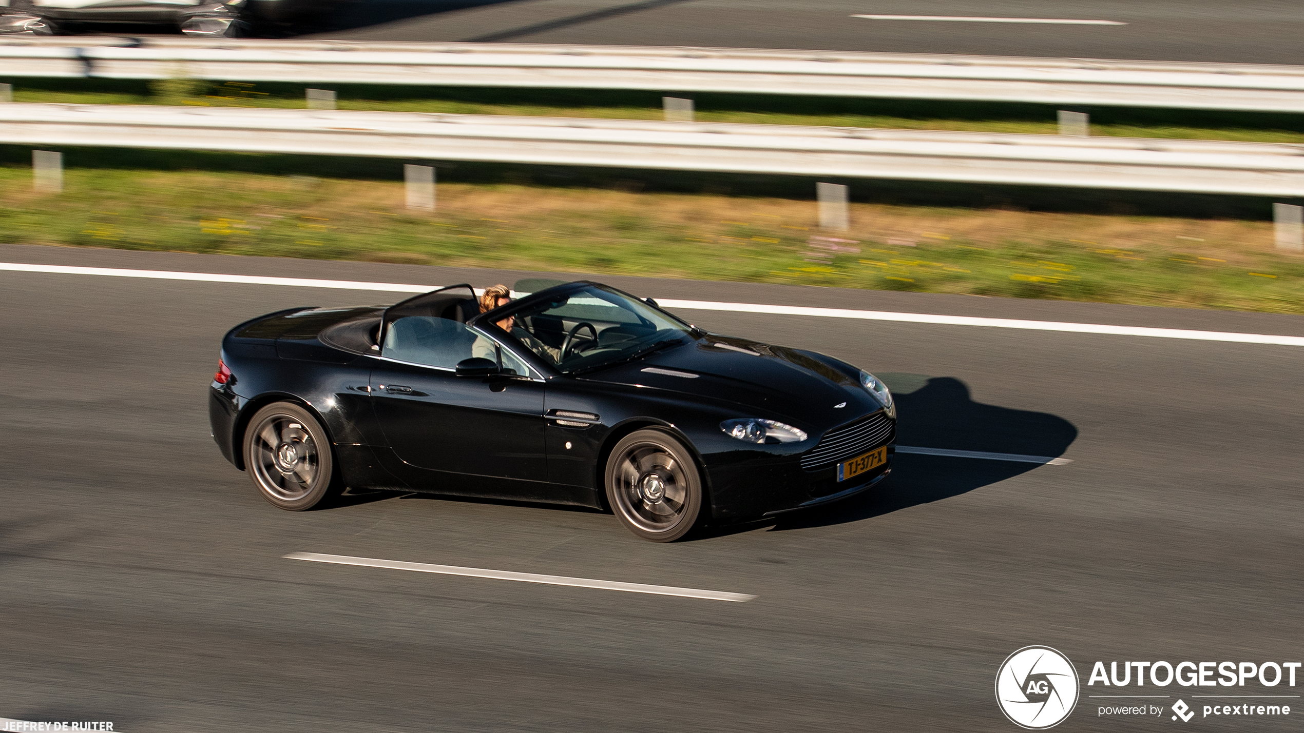 Aston Martin V8 Vantage Roadster