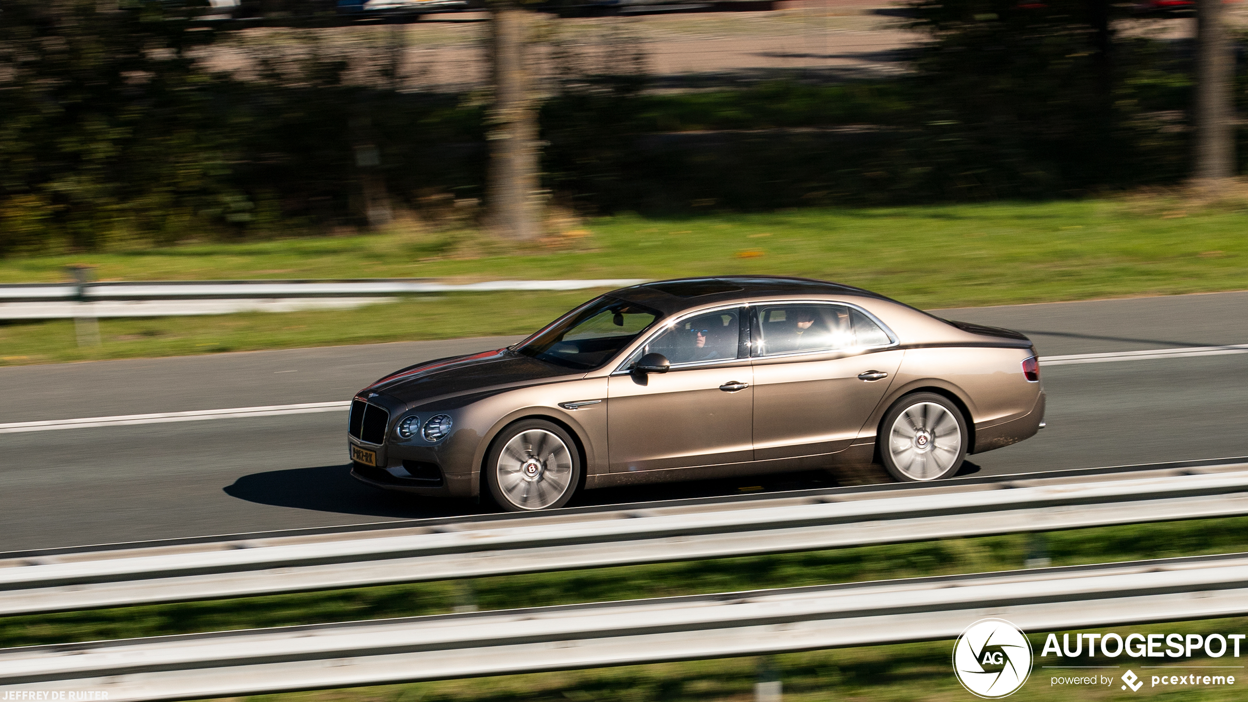 Bentley Flying Spur V8 S