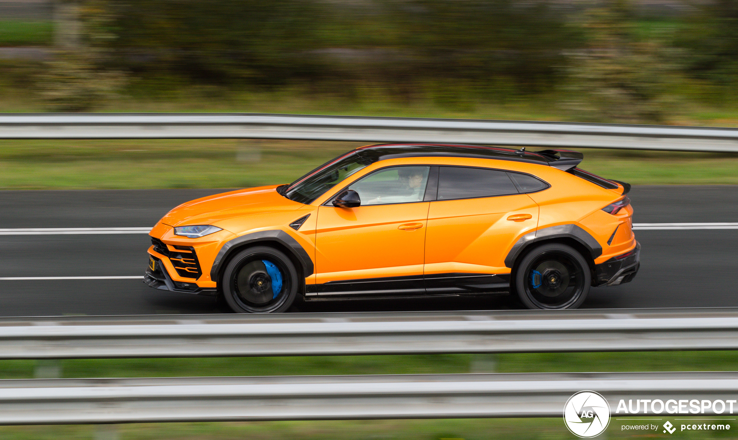 Lamborghini Urus Nero Design