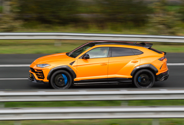 Lamborghini Urus Nero Design