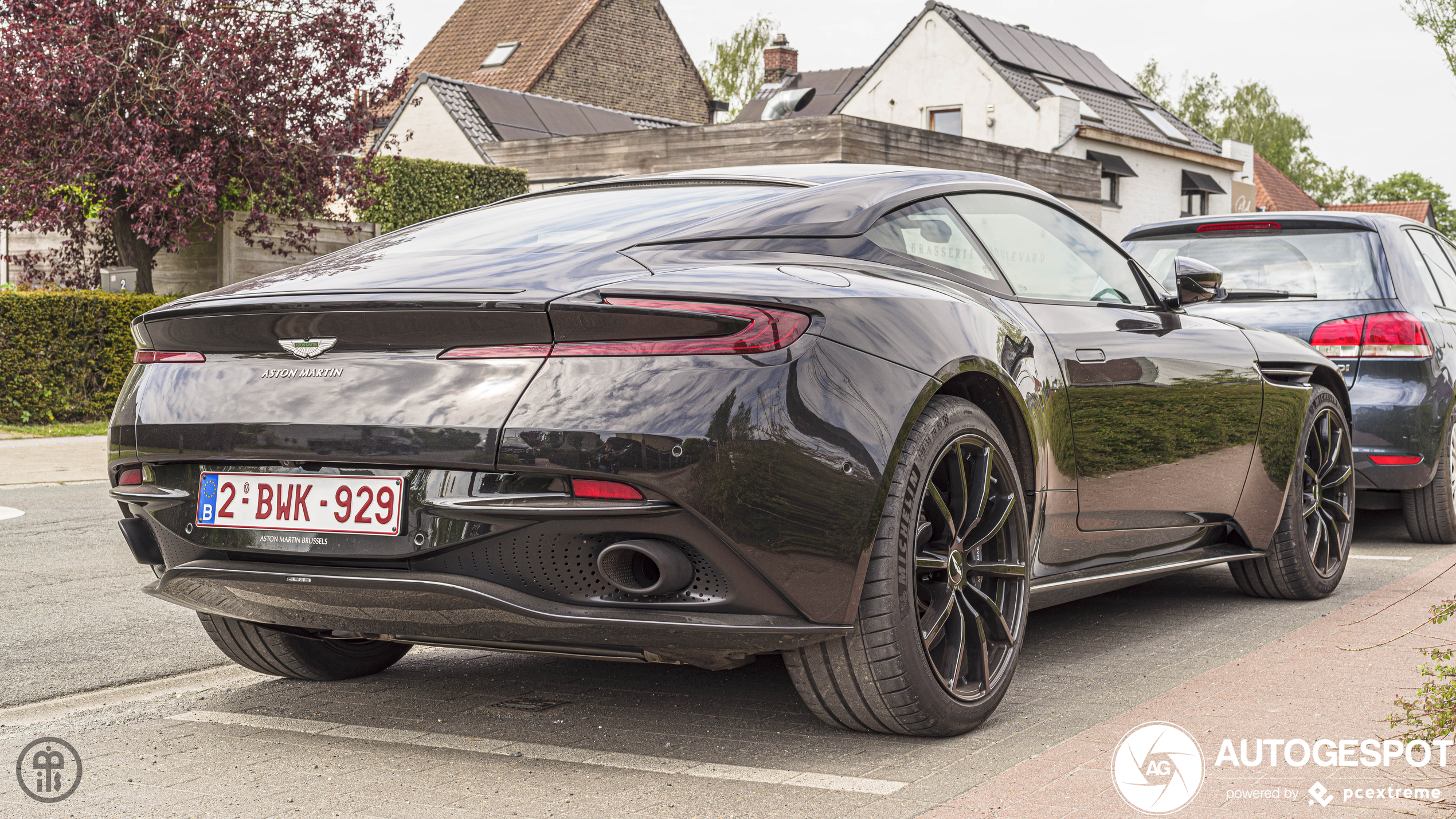 Aston Martin DB11 V8