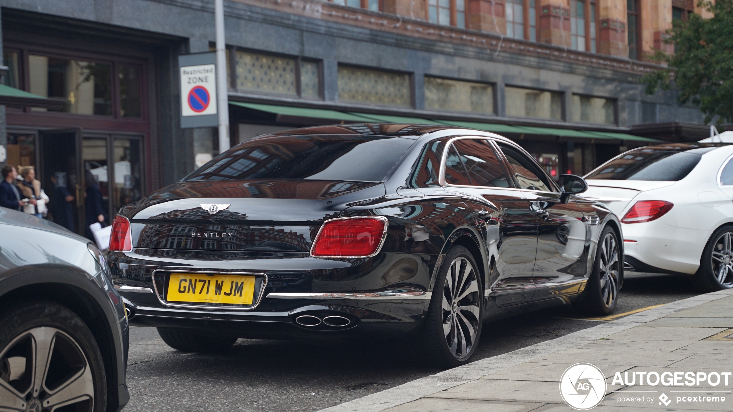 Bentley Flying Spur V8 2021