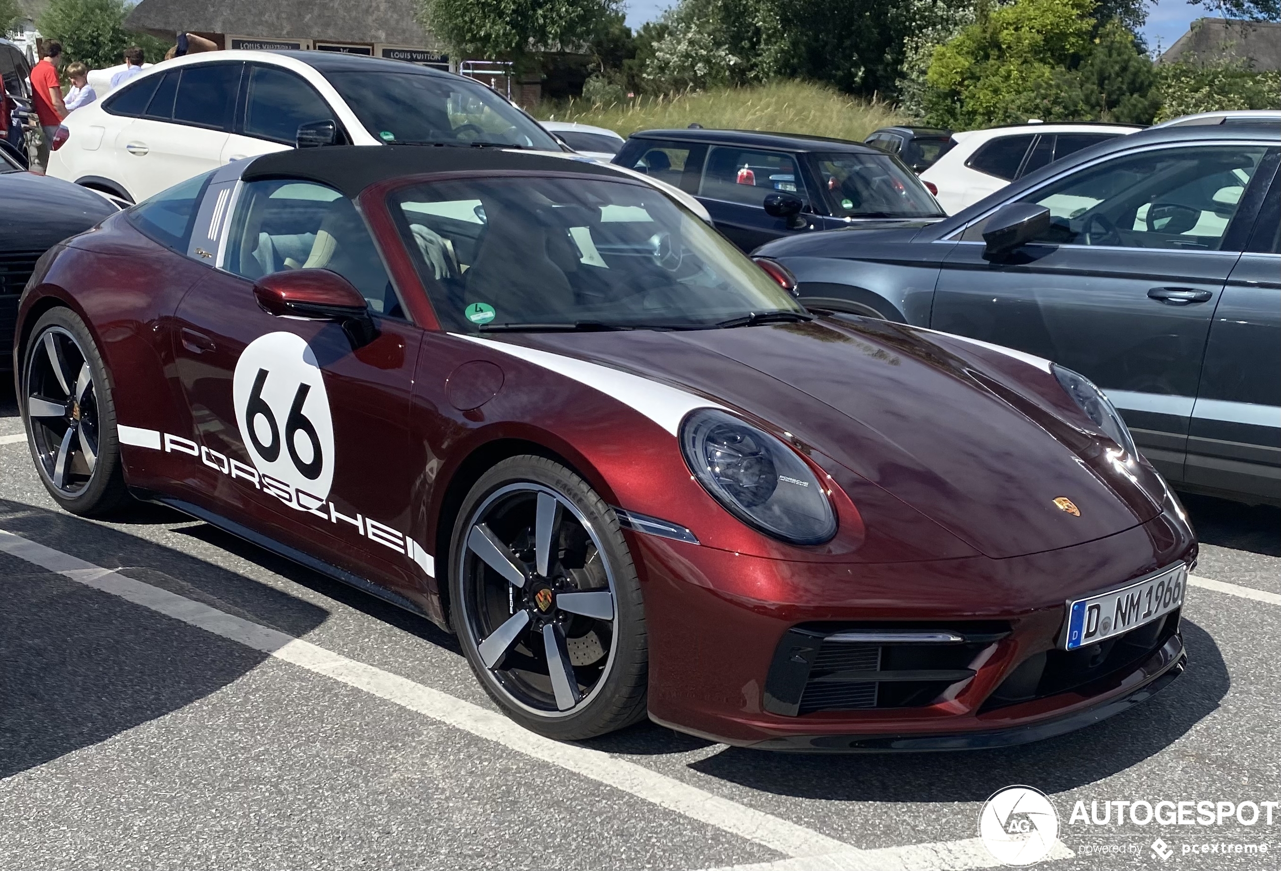 Porsche 992 Targa 4S Heritage Design Edition