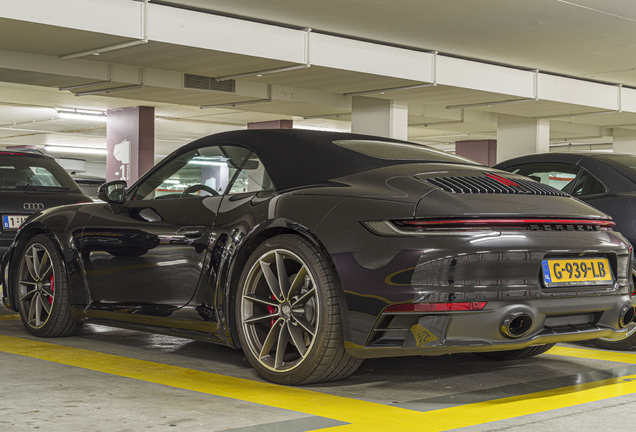 Porsche 992 Carrera 4S Cabriolet